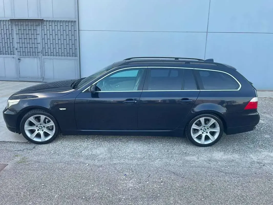 Usata BMW 530 235 CV (172 kW) 2007 Bluazzurro Station wagon