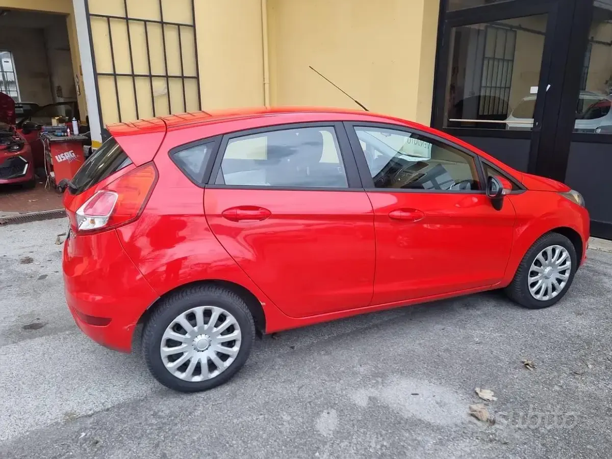 Second-hand Ford Fiesta Business Edition 95 CP (69 kW) 2016 Roșu Hatchback
