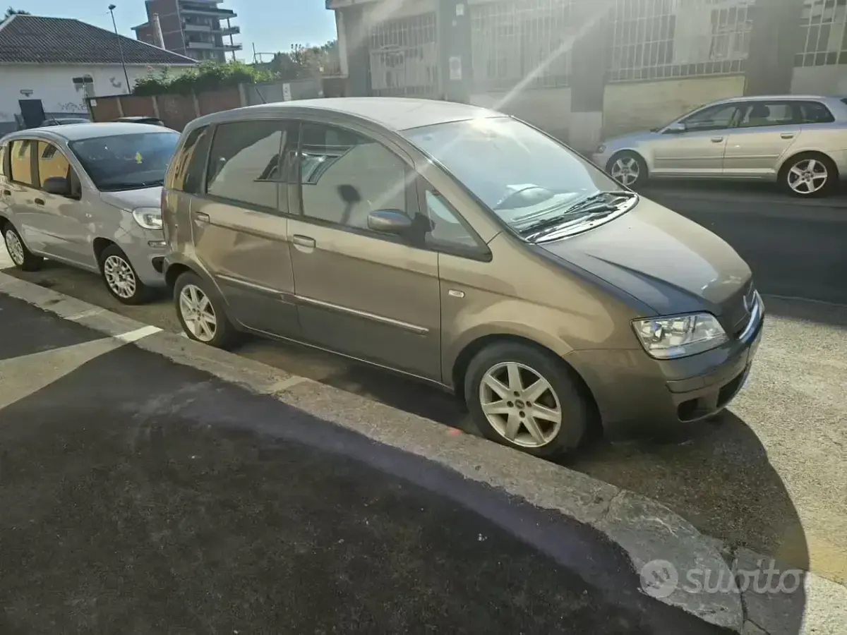 Usata Fiat Idea 95 CV (69 kW) 2007 Grigio Monovolume