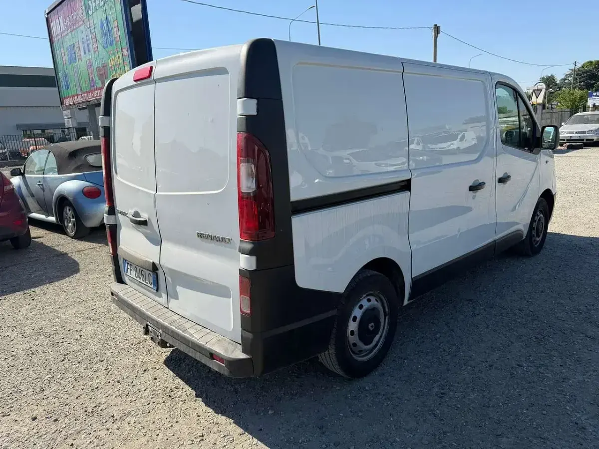 Usata Renault Trafic 120 CV (88 kW) 2016 Bianco Monovolume