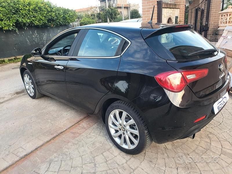 Usata Alfa Romeo Giulietta Distinctive 105 CV (77 kW) 2014 Nero Utilitaria