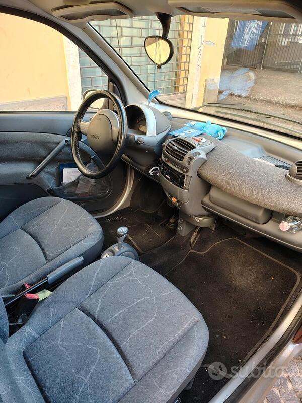 Usata 2006 Smart ForTwo Coupé Due volumi | 2800 € (Ottimo prezzo) - Immagine 1/4