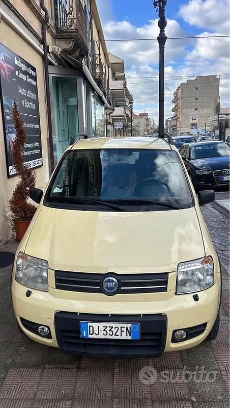 Usata Fiat Panda 4x4 69 CV (50 kW) 2007 Giallo Utilitaria