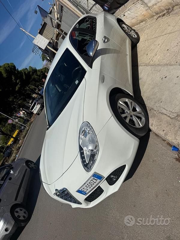 Usata Alfa Romeo Giulietta Distinctive 105 CV (77 kW) 2013 Bianco Utilitaria