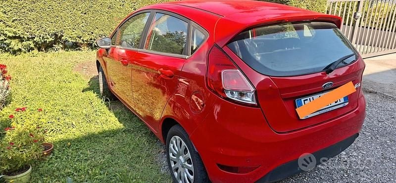 Usata Ford Fiesta 75 CV (55 kW) 2017 Rosso Utilitaria