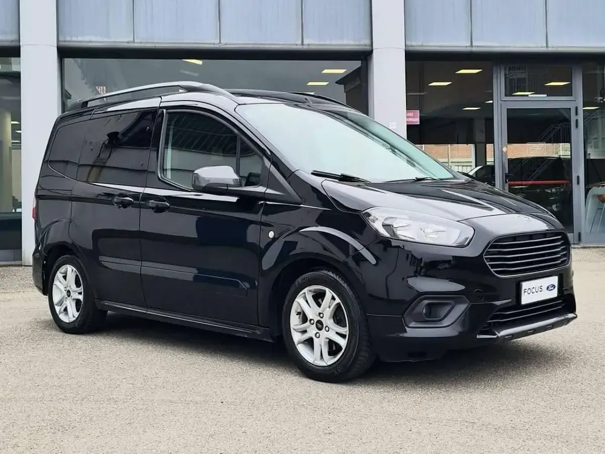 Usata Ford Courier Titanium 99 CV (72 kW) 2019 Nero Monovolume