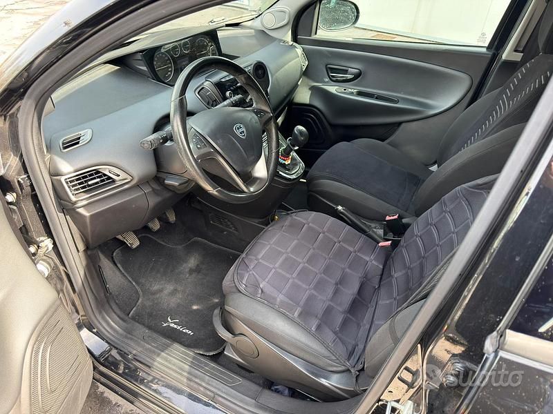 Usata Lancia Ypsilon 69 CV (50 kW) 2012 Nero Utilitaria