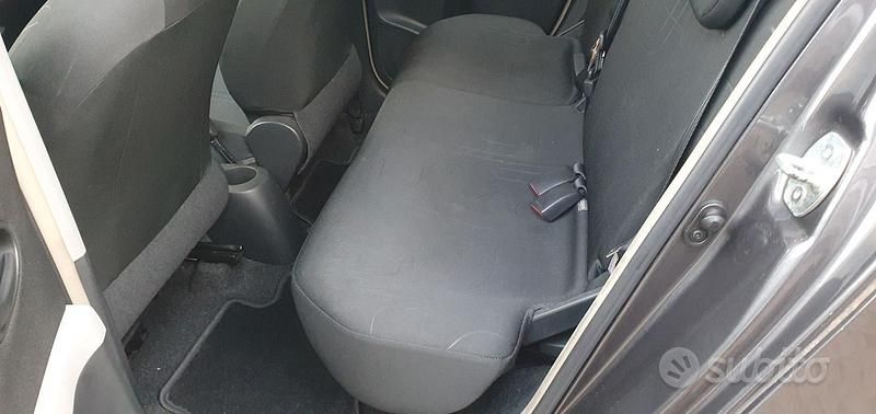 Usata Toyota Yaris 2010 Grigio Utilitaria