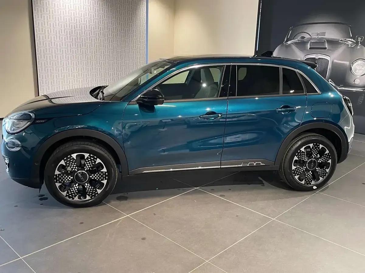 Nuova Fiat 600 99 CV (72 kW) 2026 Blu SUV