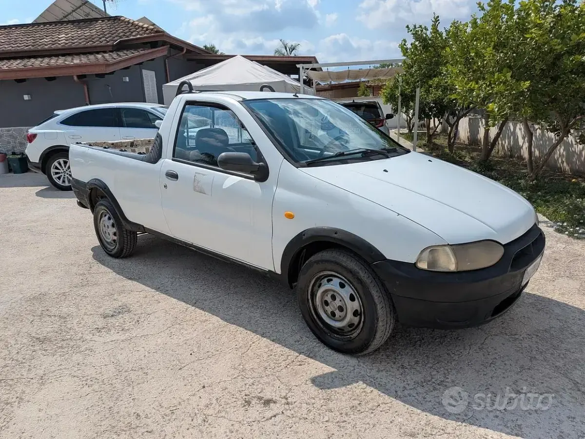 Usata Fiat Strada 69 CV (50 kW) 2000 Bianco Pick-up