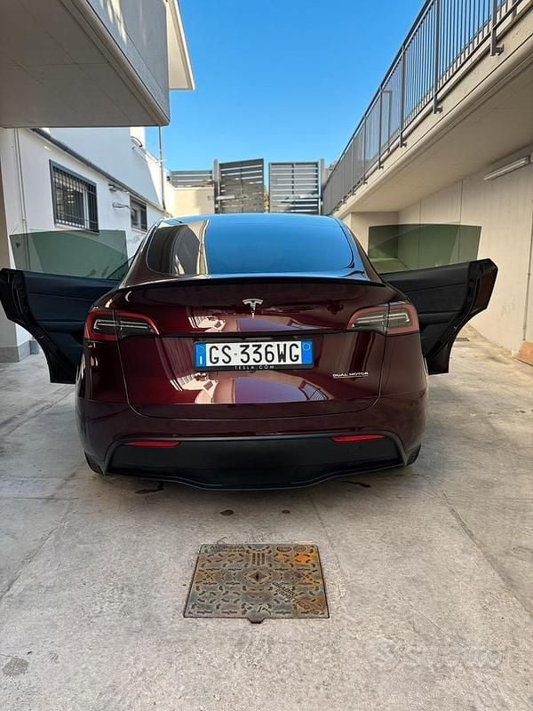 Usata Tesla Model Y Performance 459 kW (625 CV) 2024 Rosso SUV