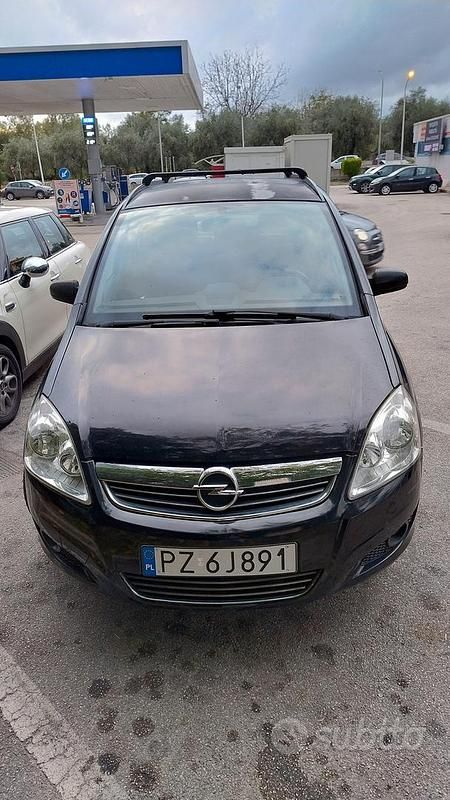 Nero Usata 2010 Opel Zafira Monovolume | 2600 € (Ottimo prezzo) - Immagine 1/4