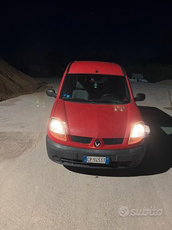 Usata Renault Kangoo 82 CV (60 kW) 2004 Rosso Monovolume