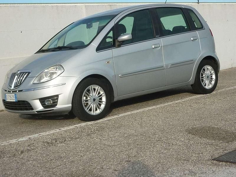 Usata Lancia Musa 95 CV (69 kW) 2009 Argento Monovolume