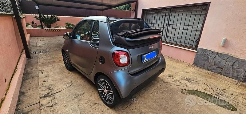 Grigio Usata 2018 Smart ForTwo Cabrio Brabus Cabrio | 18.900 € (Cara) - Immagine 1/4