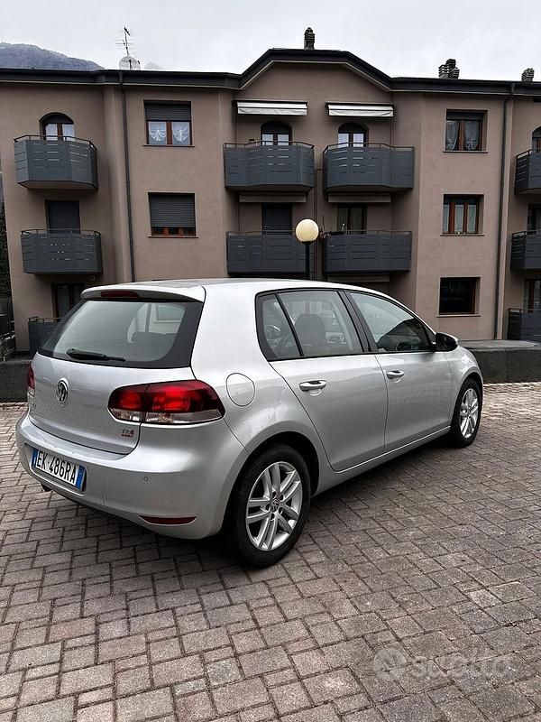 Usata VW Golf VI Comfortline 105 CV (77 kW) 2011 Grigio Utilitaria