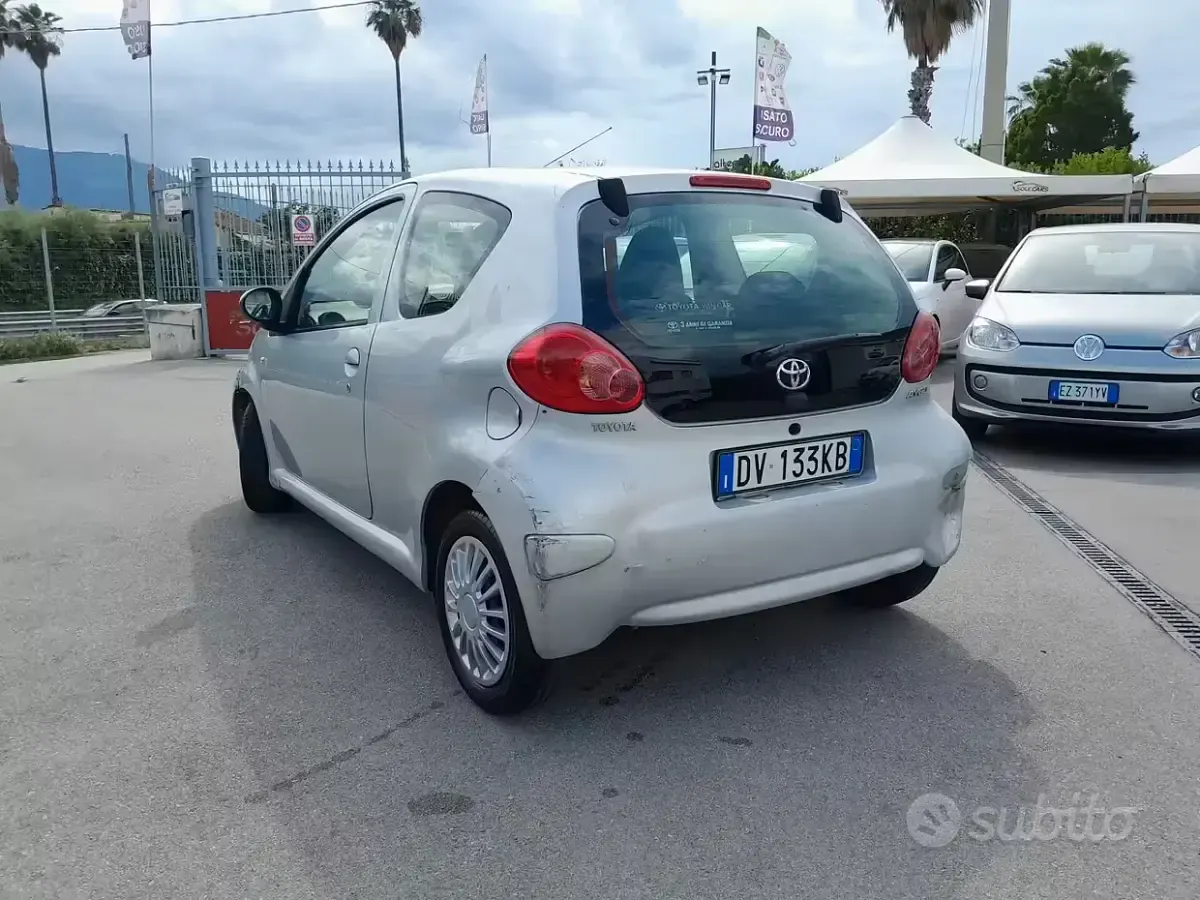 Brugt Toyota Aygo 68 HK (50 kW) 2009 Grå Hatchback