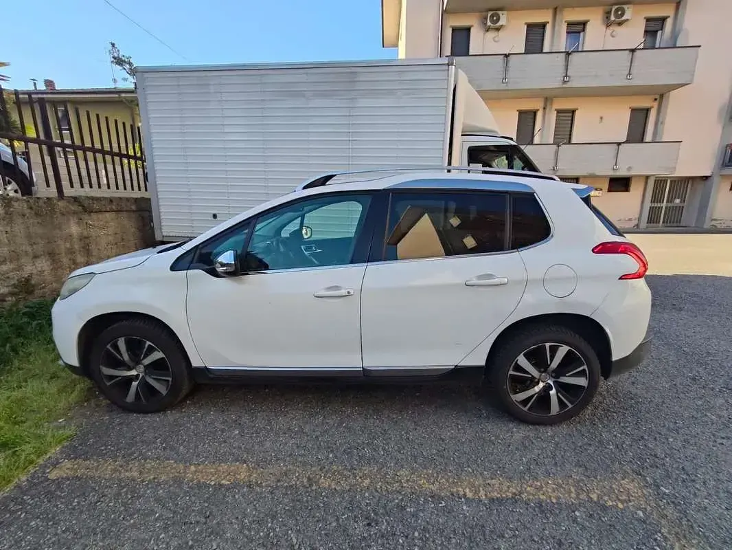 Usata Peugeot 2008 Active 99 CV (72 kW) 2015 Bianco SUV