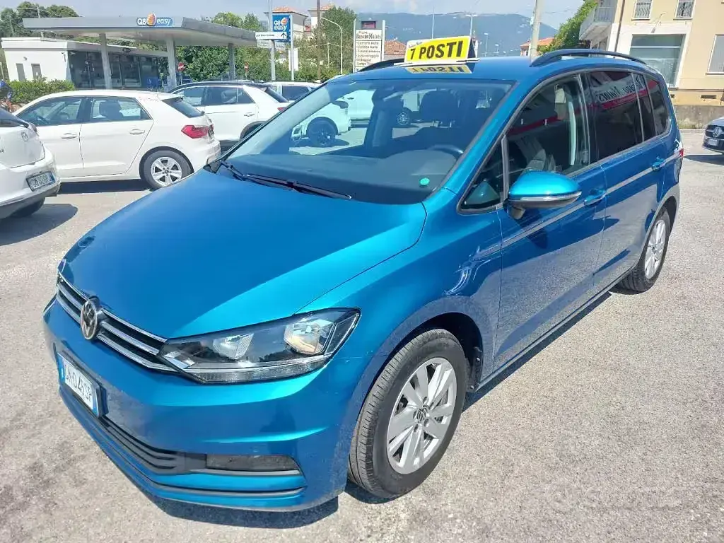Usata VW Touran Business 150 CV (110 kW) 2023 Blu metallizzato Monovolume