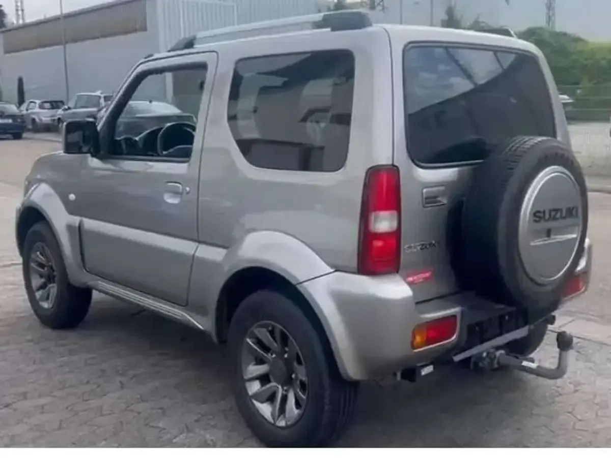 Usata Suzuki Jimny 86 CV (63 kW) 2017 Grigio SUV