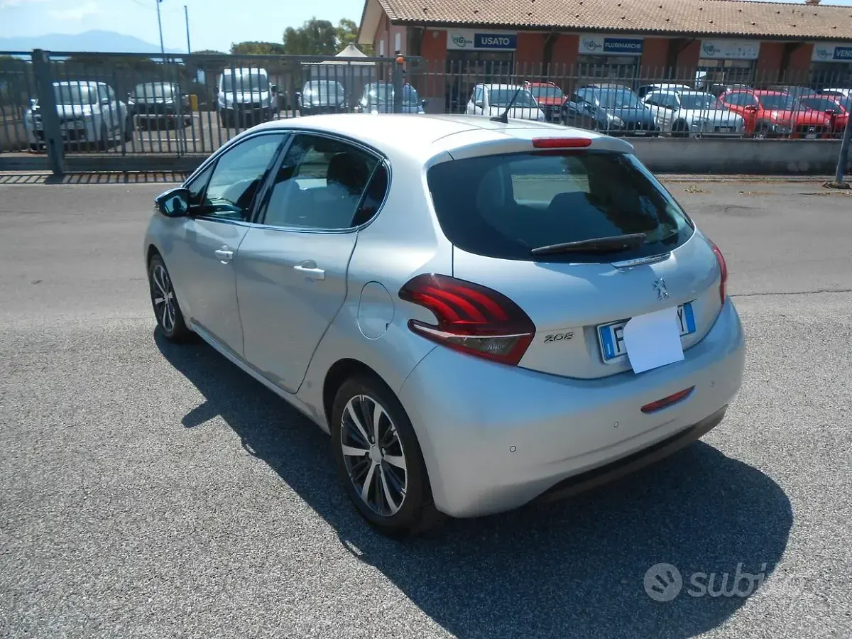 Usata Peugeot 208 Allure 82 CV (60 kW) 2018 Grigio Utilitaria