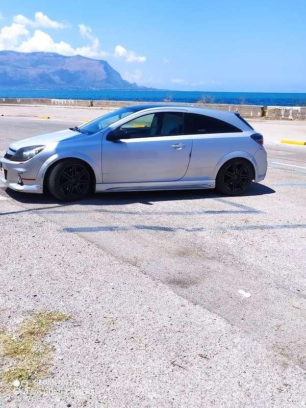 Usata 2007 Opel Astra GTC Coupé | 4000 € (Buon prezzo) - Immagine 1/4