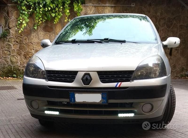 Usata Renault Clio II 75 CV (55 kW) 2001 Grigio Utilitaria