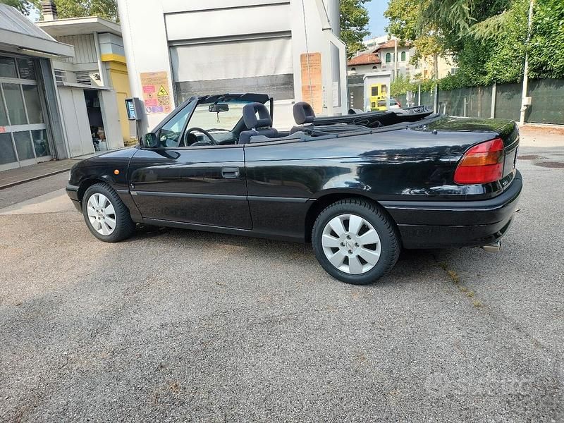 Usata Opel Astra Cabriolet 1997 Nero Cabrio