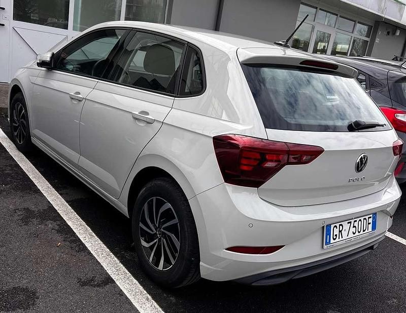Usata VW Polo Life 95 CV (69 kW) 2023 Argento Utilitaria
