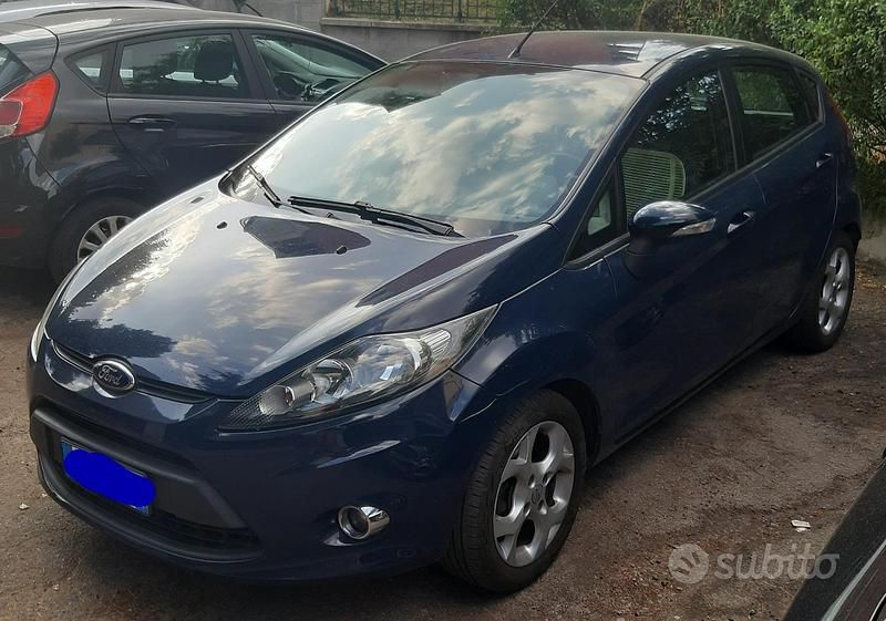 Usata Ford Fiesta 97 CV (71 kW) 2012 Blu Utilitaria