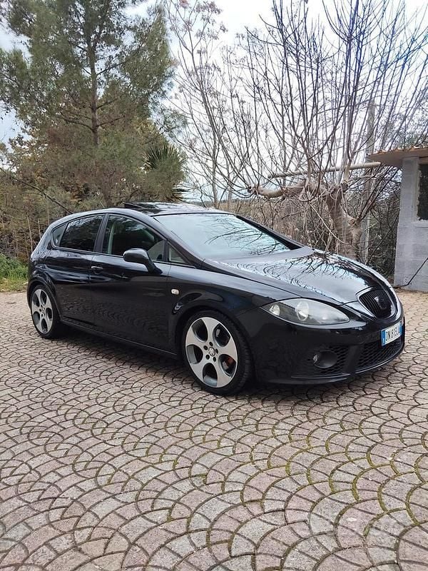 Usata Seat Leon FR 200 CV (147 kW) 2007 Nero Utilitaria
