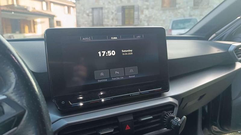 Usata Seat Leon Style 131 CV (96 kW) 2022 Argento Berlina
