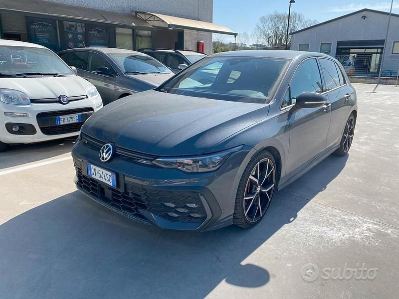Grigio Usata 2024 VW Golf VIII GTI Tre volumi | 39.500 € (Buon prezzo) - Immagine 1/4