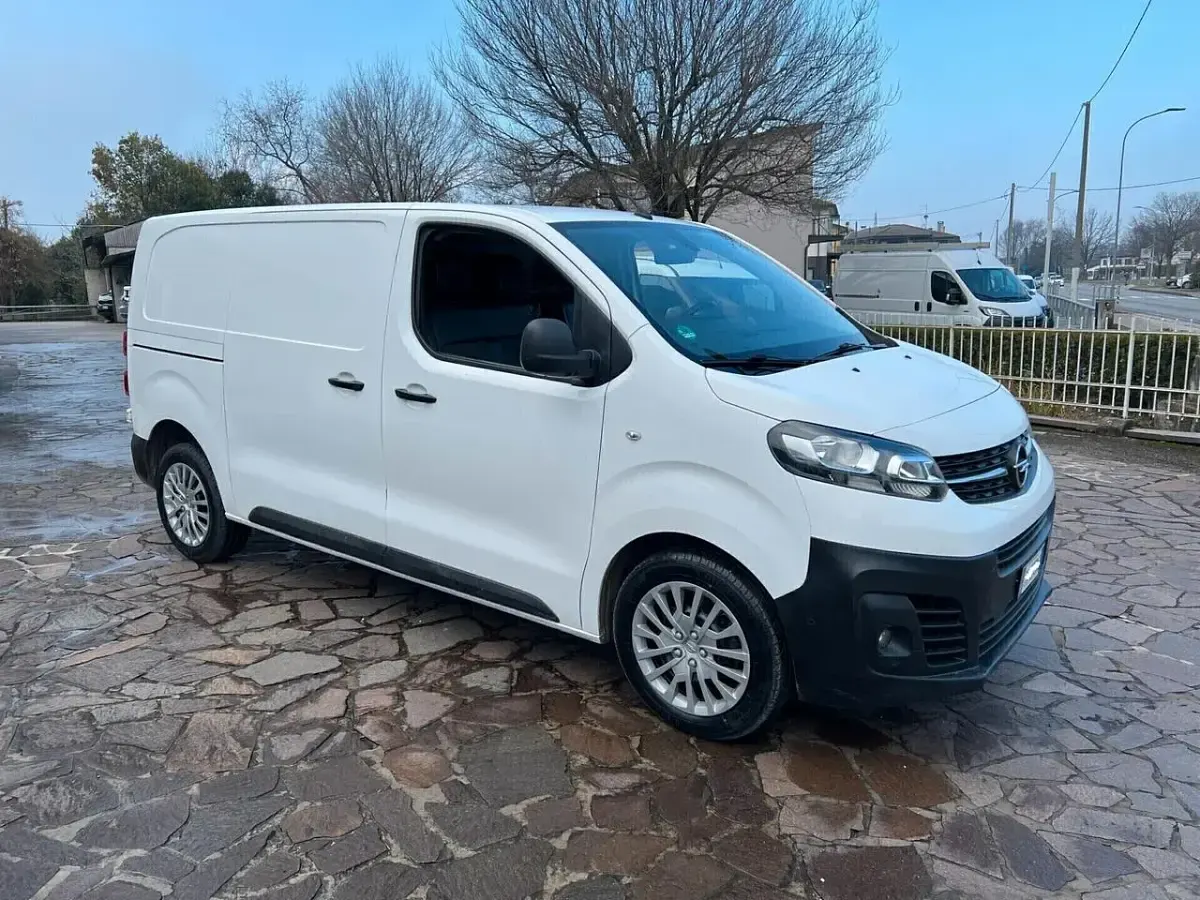Usata Opel Vivaro-e Combi 122 CV (89 kW) 2020 Bianco Monovolume
