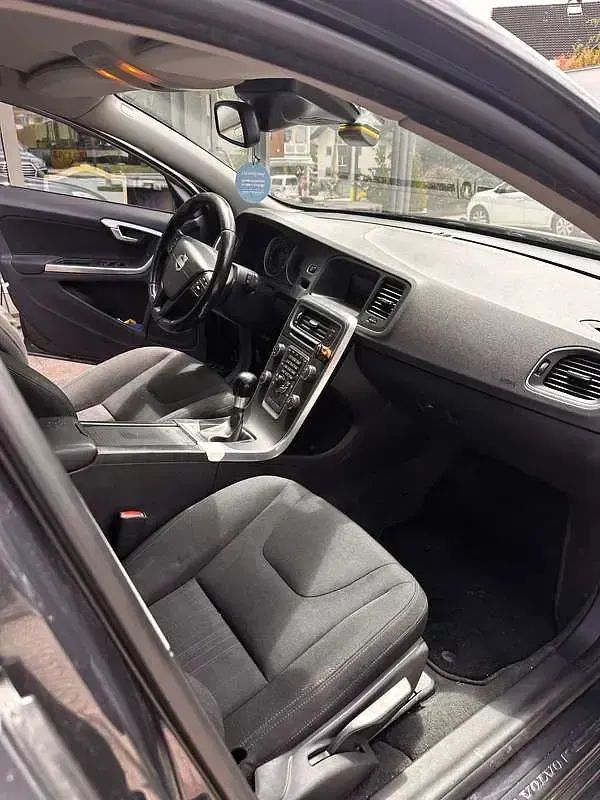 Usata Volvo V60 Momentum 163 CV (119 kW) 2011 Grigio Station wagon