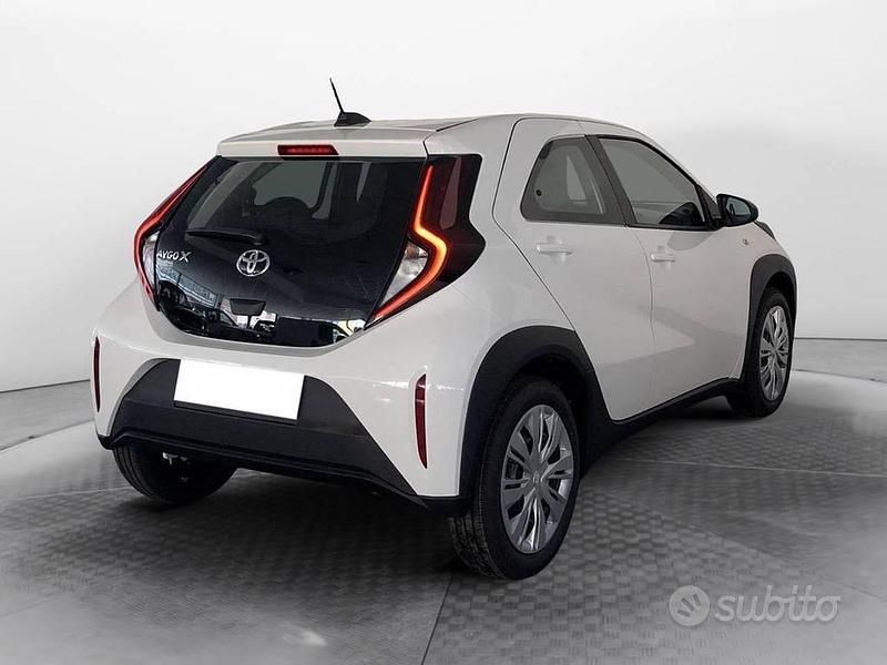 Usata Toyota Aygo X Active 72 CV (52 kW) 2025 Bianco SUV