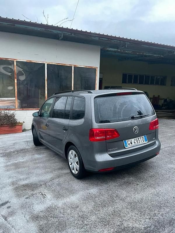 Usata VW Touran 105 CV (77 kW) 2010 Grigio Monovolume