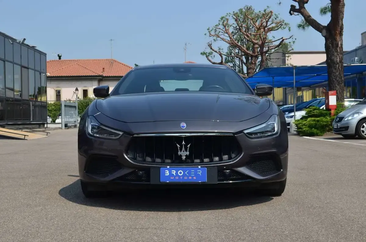 Usata Maserati Ghibli 349 CV (256 kW) 2018 Grigio maratea Berlina