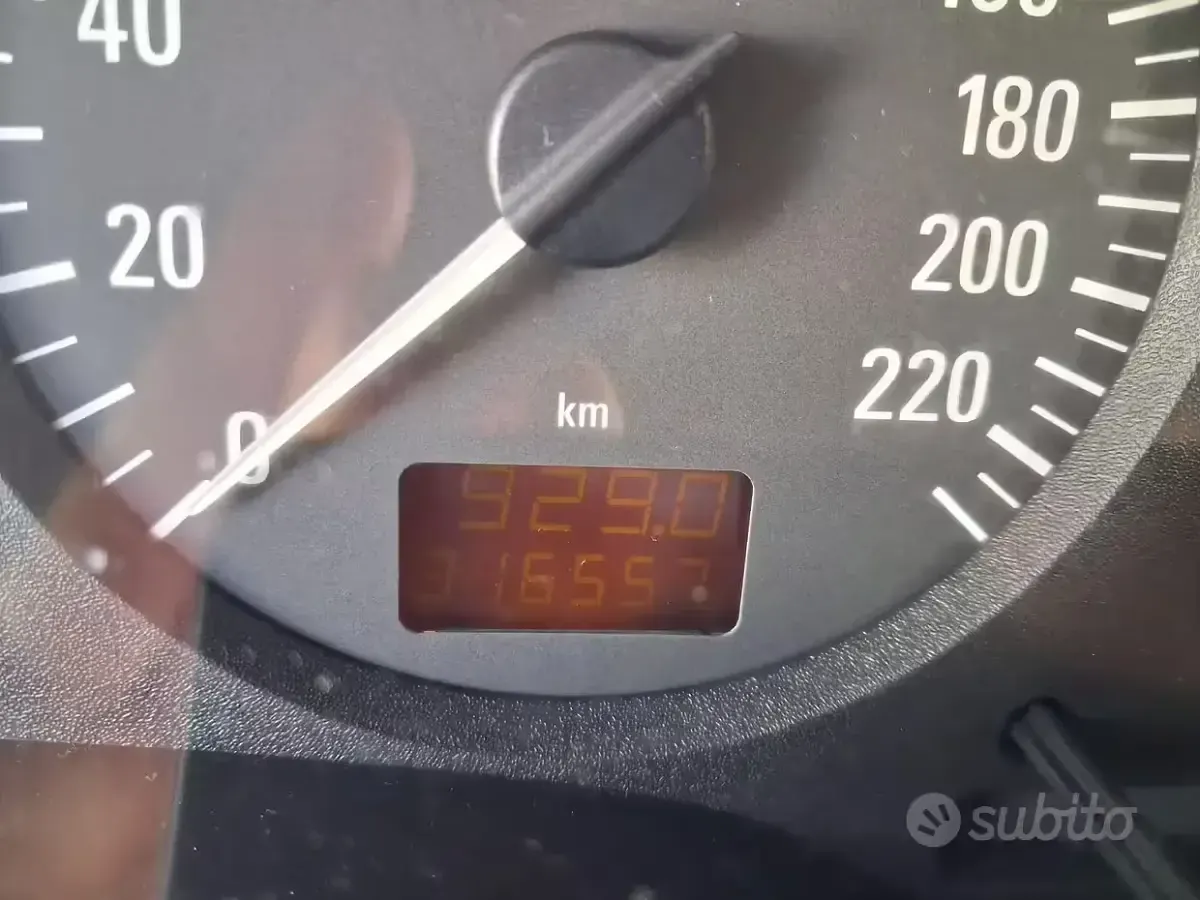 Usata Opel Zafira 101 CV (74 kW) 2005 Nero Monovolume