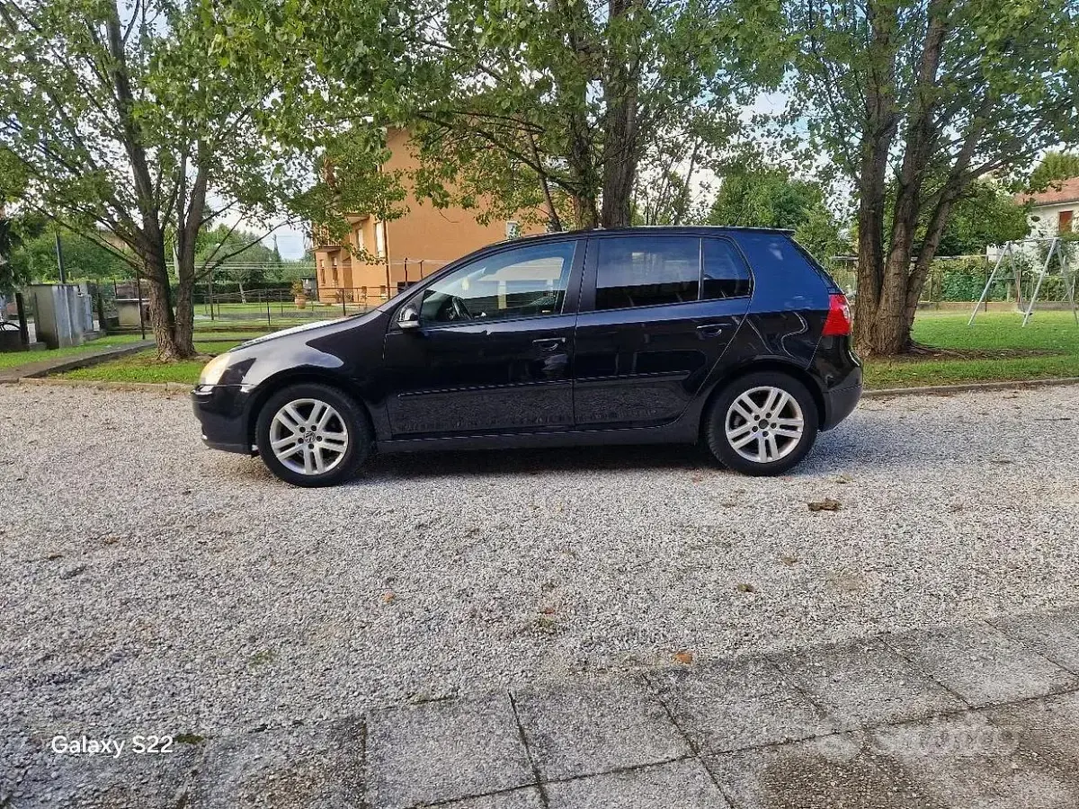 Usata VW Golf V 102 CV (75 kW) 2007 Berlina