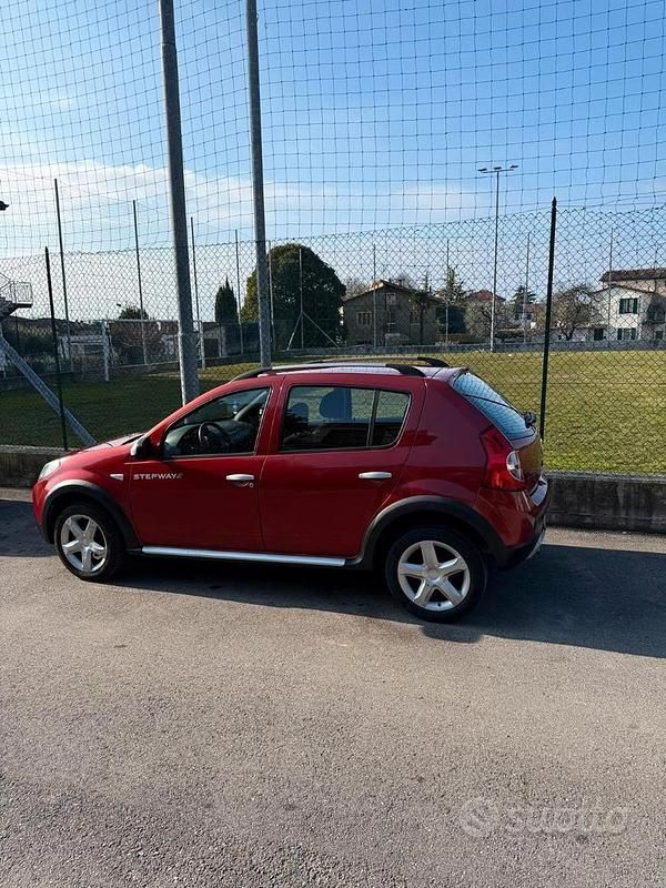 Usata Dacia Sandero 84 CV (61 kW) 2012 Rosso Berlina