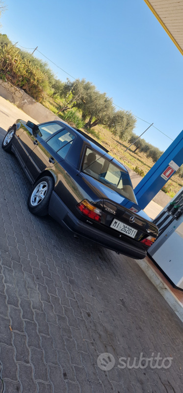 Usato 1987 Mercedes E200 Benzin (6.100 €)