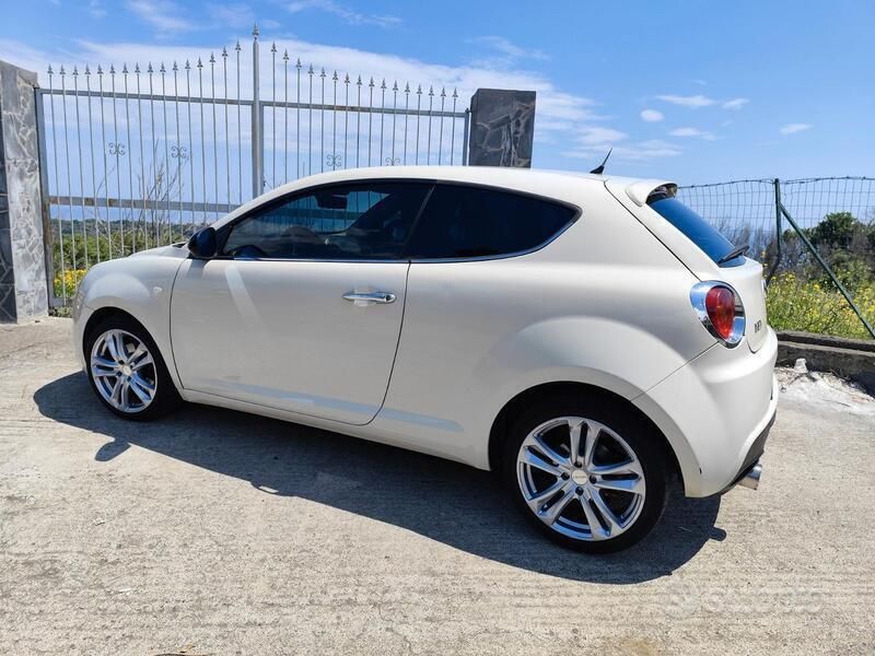 Bianco Usata 2010 Alfa Romeo MiTo Due volumi | 4800 € - Immagine 1/4