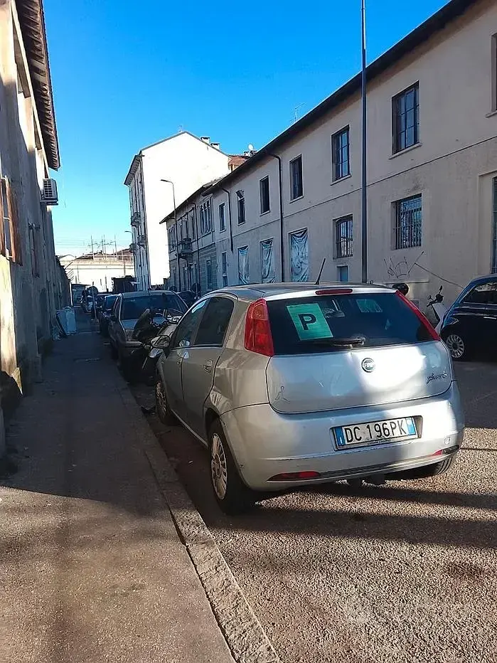Usata Fiat Grande Punto Dynamic 77 CV (56 kW) 2006 Grigio Utilitaria