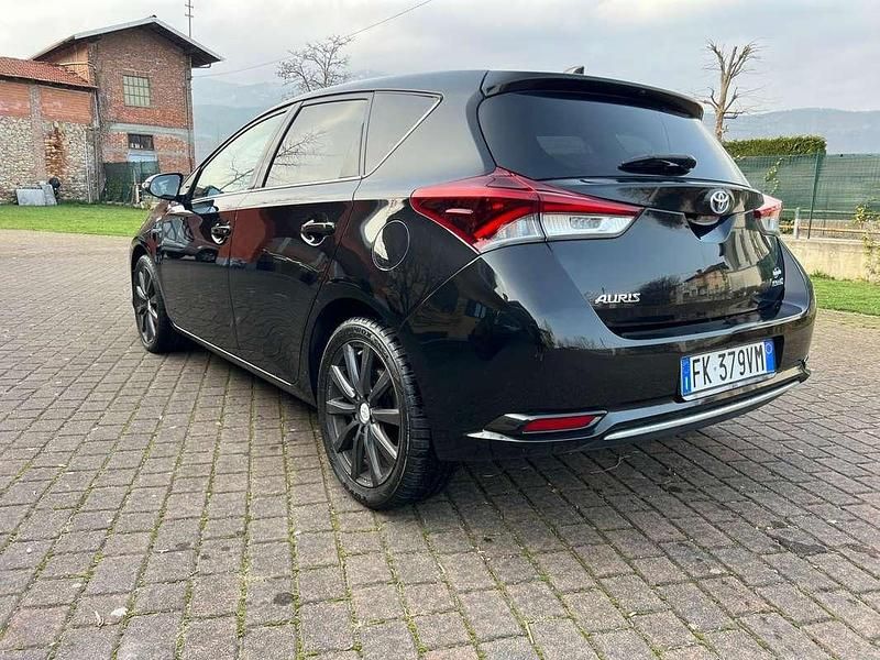 Usata Toyota Auris Hybrid Lounge 99 CV (72 kW) 2016 Berlina