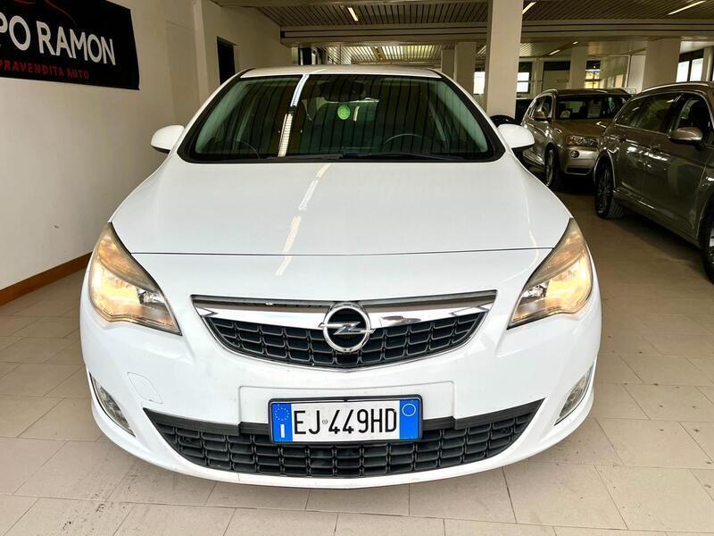 Usato 2011 Opel Astra 1.7 Diesel 125 CV (3.990 €)