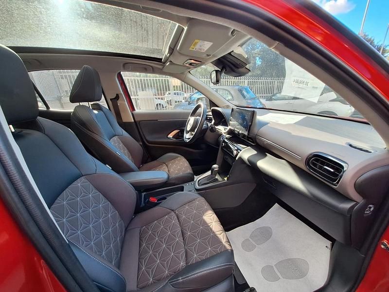 Usata Toyota Yaris Hybrid Lounge 92 CV (67 kW) 2022 Rosso Station wagon