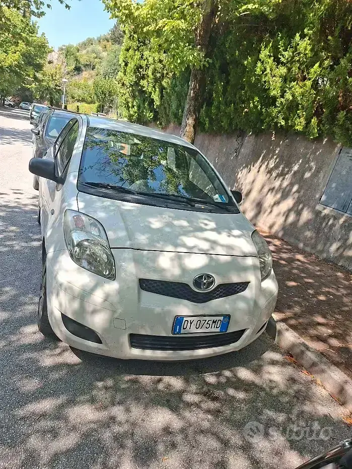 Usata Toyota Yaris 69 CV (50 kW) 2009 Bianco Utilitaria