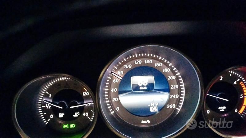 Usata Mercedes E220 170 CV (125 kW) 2014 Nero Berlina