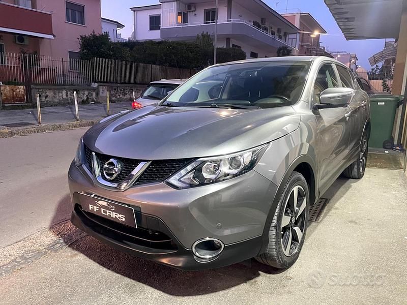Usata Nissan Qashqai N-Connecta 131 CV (96 kW) 2016 Grigio SUV
